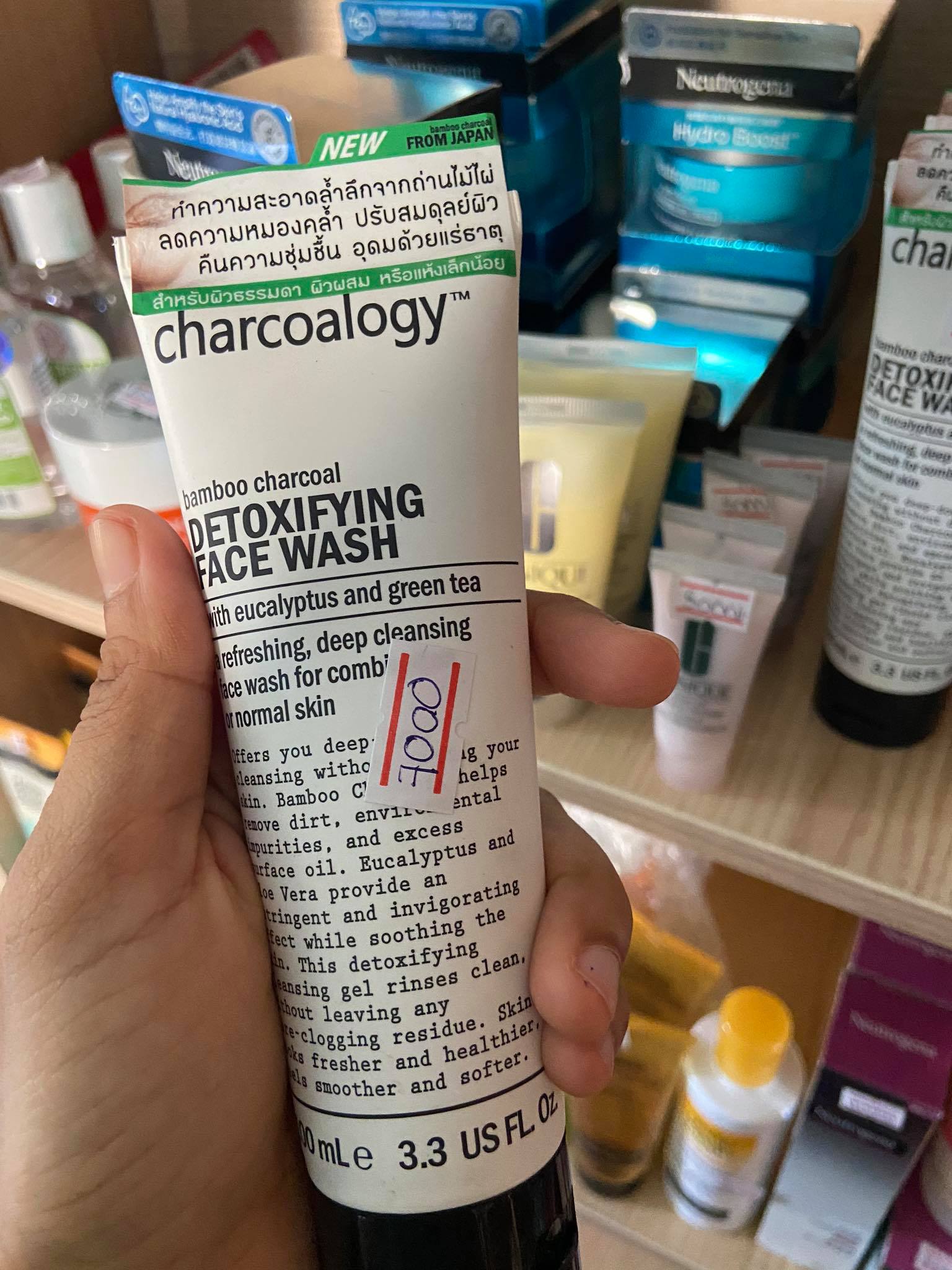 charcoalogy detoxifying face wash